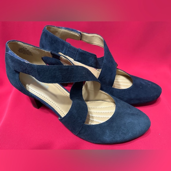 Easy Spirit Women’s 6.5M Rovana Mary Jane Pump Heel in Navy Suede New With Box - Picture 4 of 7